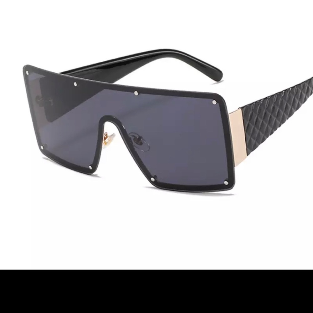 - Oversized sunglasses